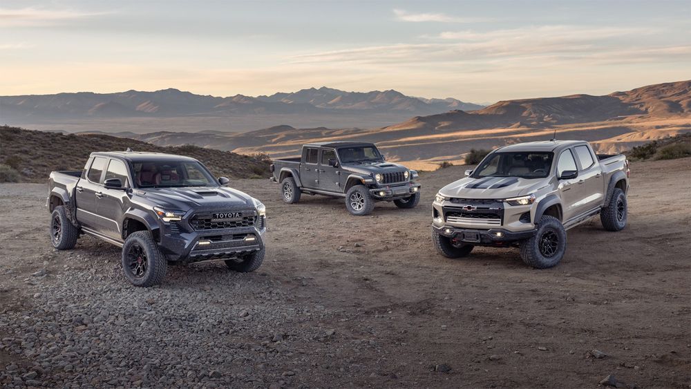 Batalla de Camiones: 2024 Toyota Tacoma TRD Pro vs. Chevy Colorado ZR2 Bison vs. Jeep Gladiator Mojave