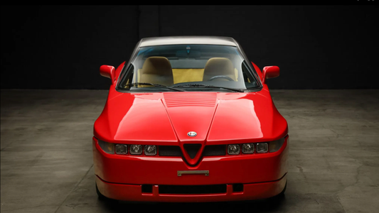 El Alfa Romeo SZ: Un Coche de Diseño Radical y Manejo Emocionante