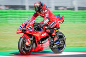 Bagnaia rompe el récord de la pista de Misano y se lleva la pole position en el Gran Premio de Emilia-Romagna