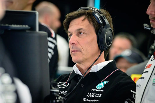 Toto Wolff revela que habló con el equipo de Max Verstappen para un posible fichaje en 2025